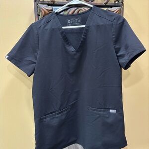 Figs Men's Short-Sleeve V-Neck Scrub Top and Pant Set- Black